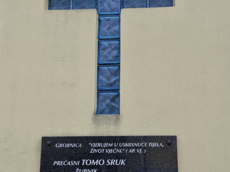 Kripta župne crkve sv. Franje Asiškoga u Lipiku / Compas.hr