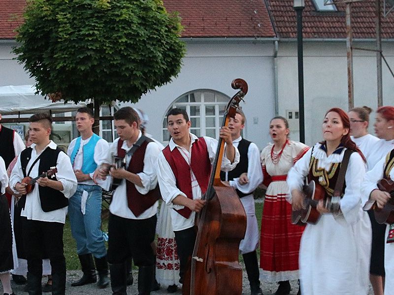 Kulturno-umjetnički program u dvorištu Kurije Janković