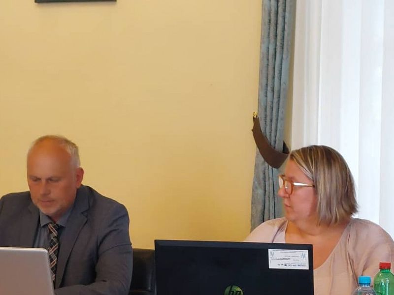 Predsjednik Gradskog vijeća Lipika Slobodan Katunar i pročelnica JUO Grada Lipika Veronika Prhal / Compas.hr