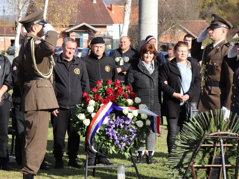 Otkriven spomenik trinaestorici pripadnika 1. gardijske brigade „Tigrovi“ u Donjem Čagliću / Compas.hr