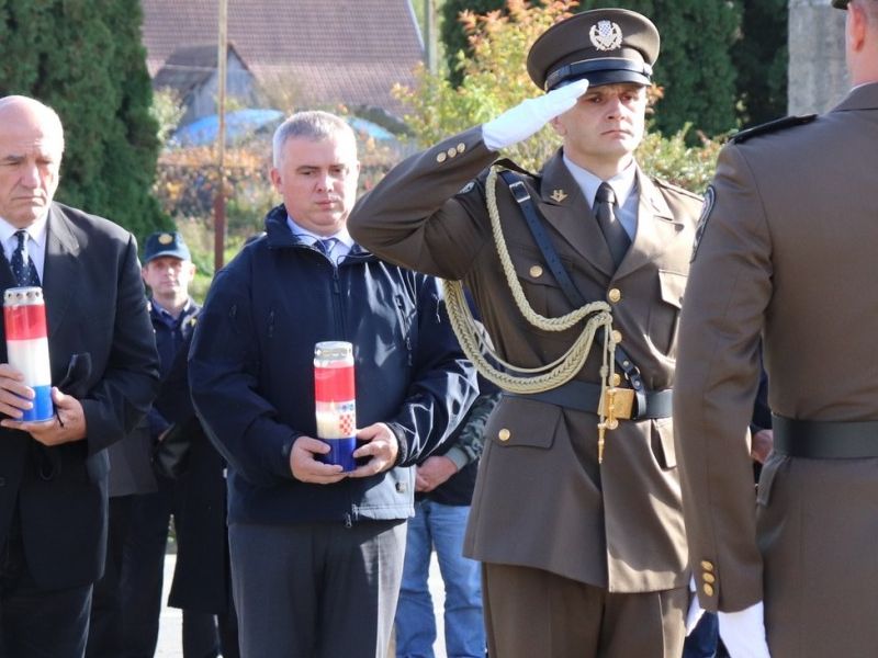 Otkriven spomenik trinaestorici pripadnika 1. gardijske brigade „Tigrovi“ u Donjem Čagliću / Compas.hr