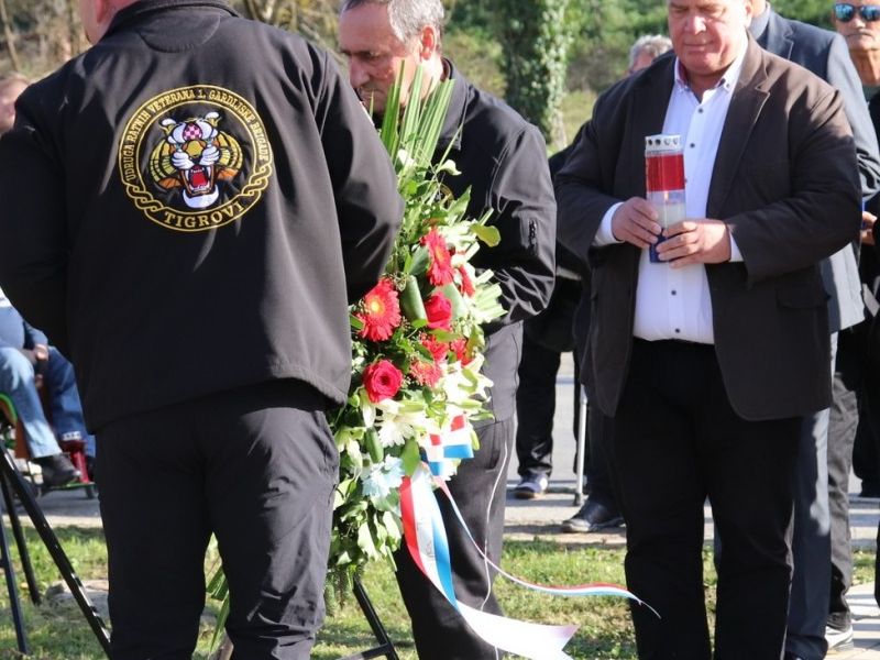 Otkriven spomenik trinaestorici pripadnika 1. gardijske brigade „Tigrovi“ u Donjem Čagliću / Compas.hr