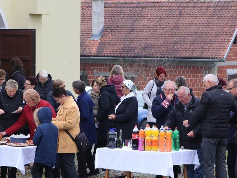Požeški biskup msgr. Antun Škvorčević u nedjelju, 13. studenoga pohodio je Župu sv. Jurja Mučenika u Donjem Čagliću te predvodio euharistijsko slavlje i blagoslovio novoizgrađenu župnu crkvu sv. Jurja Mučenika. / Foto: Požeška biskupija