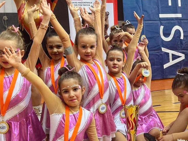Foto: Mažoretkinje Grada Lipika