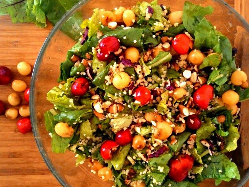povrtno voćna salata sa sjemenkama i orašastim plodovima (recept 3)