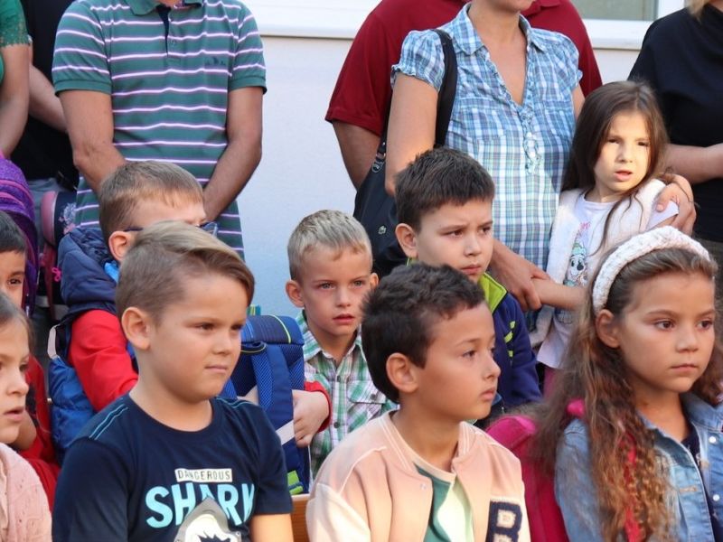 Prvašićima su uručeni i prigodni poklone sa školskim priborom koje su osigurali Grad Lipik i Požeško-slavonska županija / Compas.hr