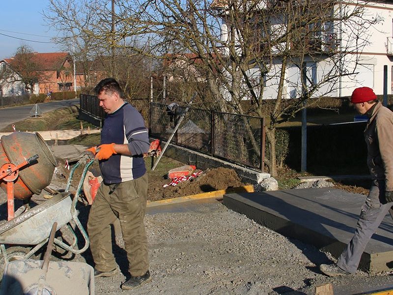 radovi na nadstrešnici kod križanja Omanovačke i Lipičke