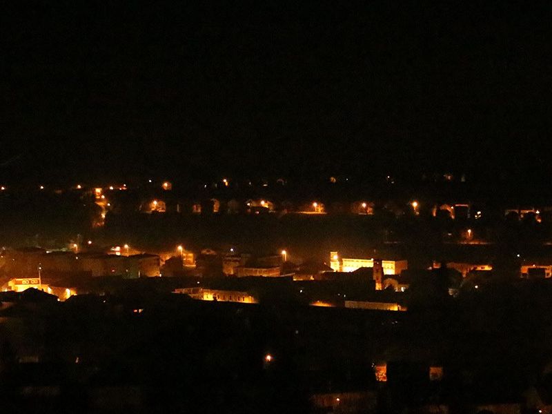 pogled na Pakrac od Tri križa u ponoć