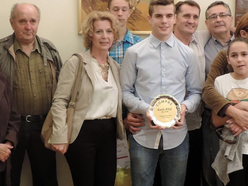 Brat Karlo na dodjeli nagrade s obitelji i prijateljima