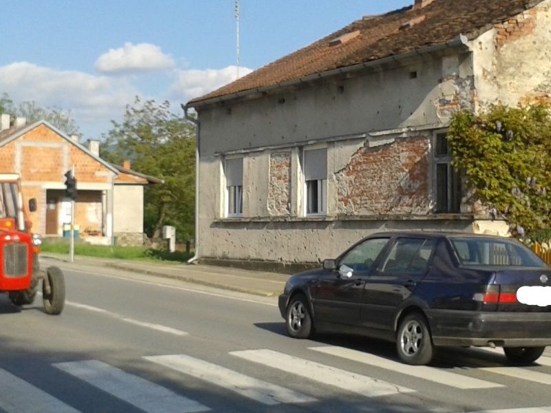 semafor na križanju Starčevićeve i Ujevićeve u Lipiku, oko 17 sati poslijepodne