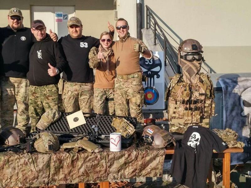 članovi ekipe AT 53 tijekom demonstracije airsofta ispred Hrvatskog doma