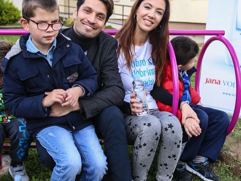 Ana Majhenić i Petar Cvirn s Janom, Markom i Lovrom