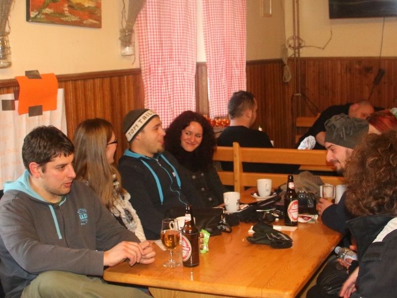 kada postane prehladno, najbolje se ugrije u toplini doma uz dobro društvo