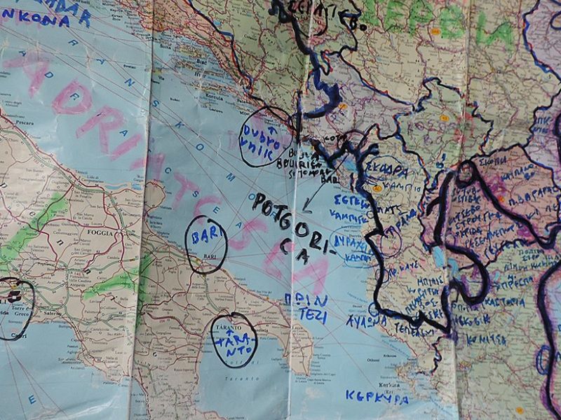 Prikaz putovanja na karti, zaokružena mjesta planira posjetiti
