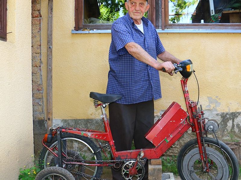 Josip Matijević i električni bicikl