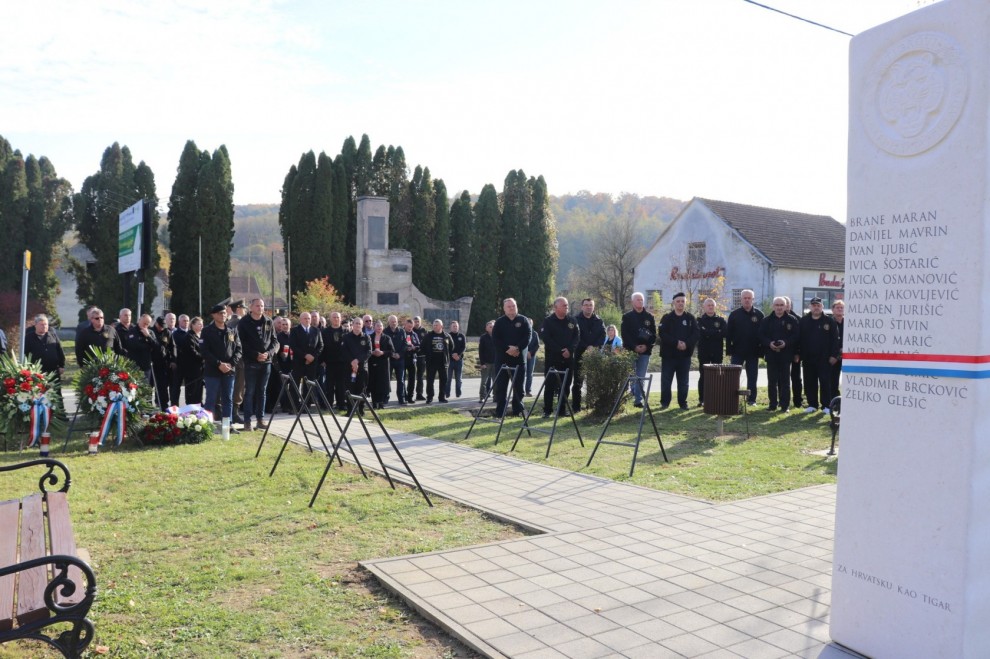 Otkriven spomenik trinaestorici pripadnika 1. gardijske brigade „Tigrovi“ u Donjem Čagliću / Compas.hr