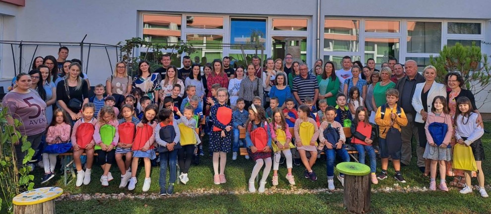 34 učenika krenulo je u prvi razred u Lipiku i Dobrovcu / Compas.hr