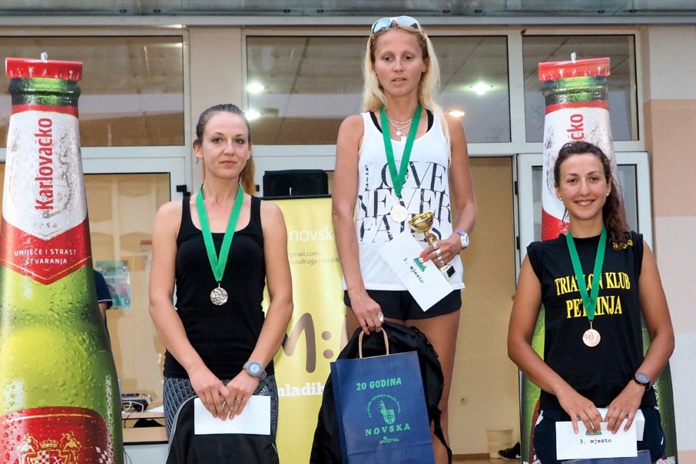 FOTO: Željko Gašparović; s lijeva: Antonija Džolić (2.mj, Lipik), Antonija Orlić (1.mj, Novska), Marija Dubičanac (3mj, Sisak)