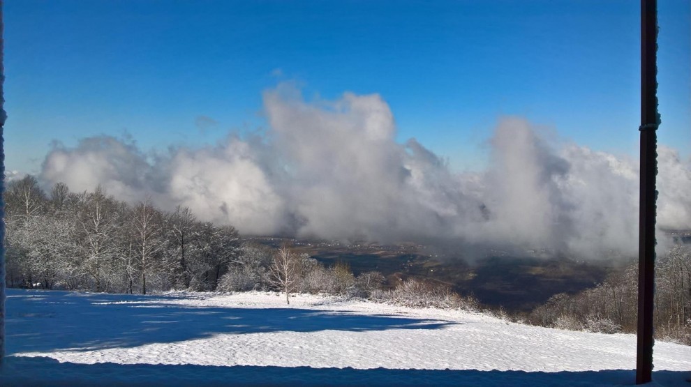 pogled s terase planinarskog doma Omanovac ujutro 25. veljače 2017. (snimio Dean Nagy)