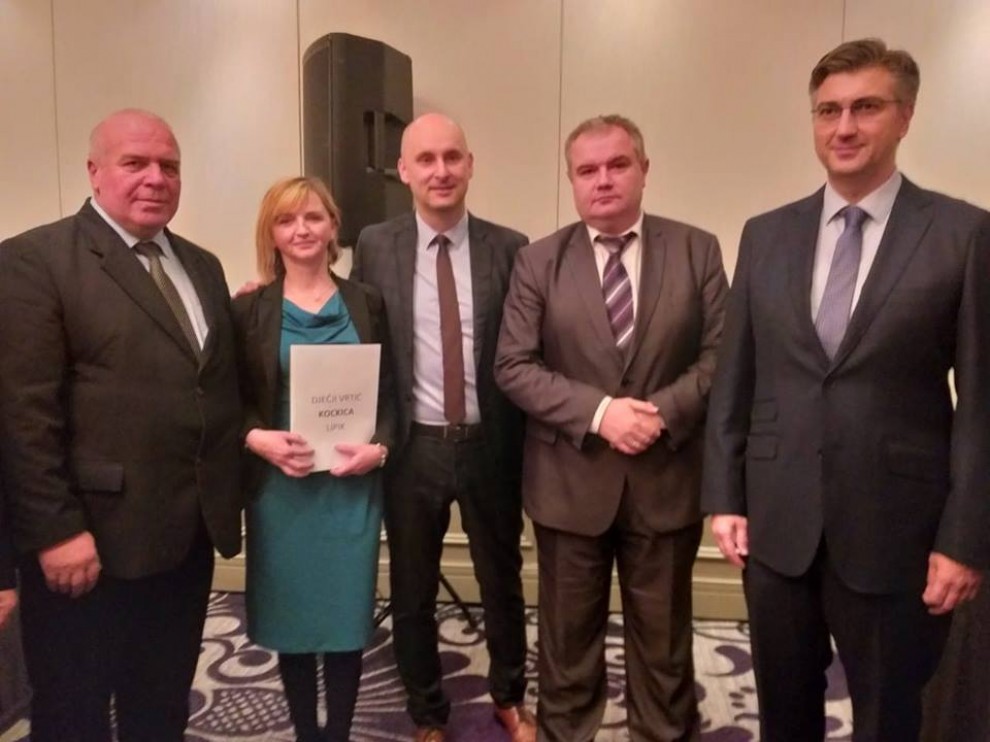 Gradonačelnik Vinko Kasana, ravnateljica Tatjana Benković, ministar poljoprivrede Tomislav Tolušić, saborski zastupnik Robert Jankovics, premijer Andrej Plenković